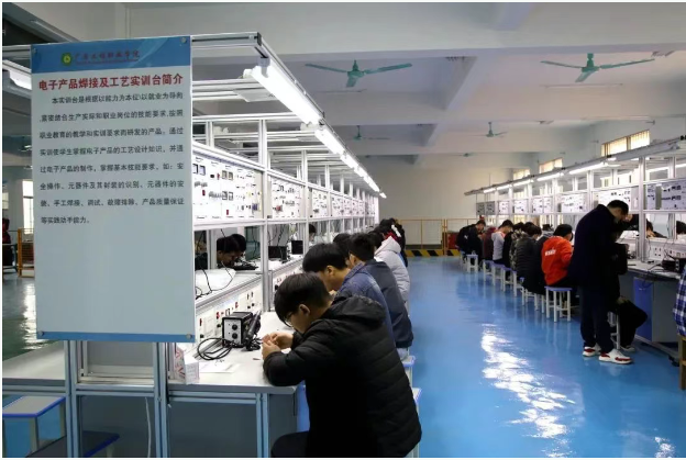 汽車與機(jī)電學(xué)院 | 從車床到云端，每一次切削都定義智造精度